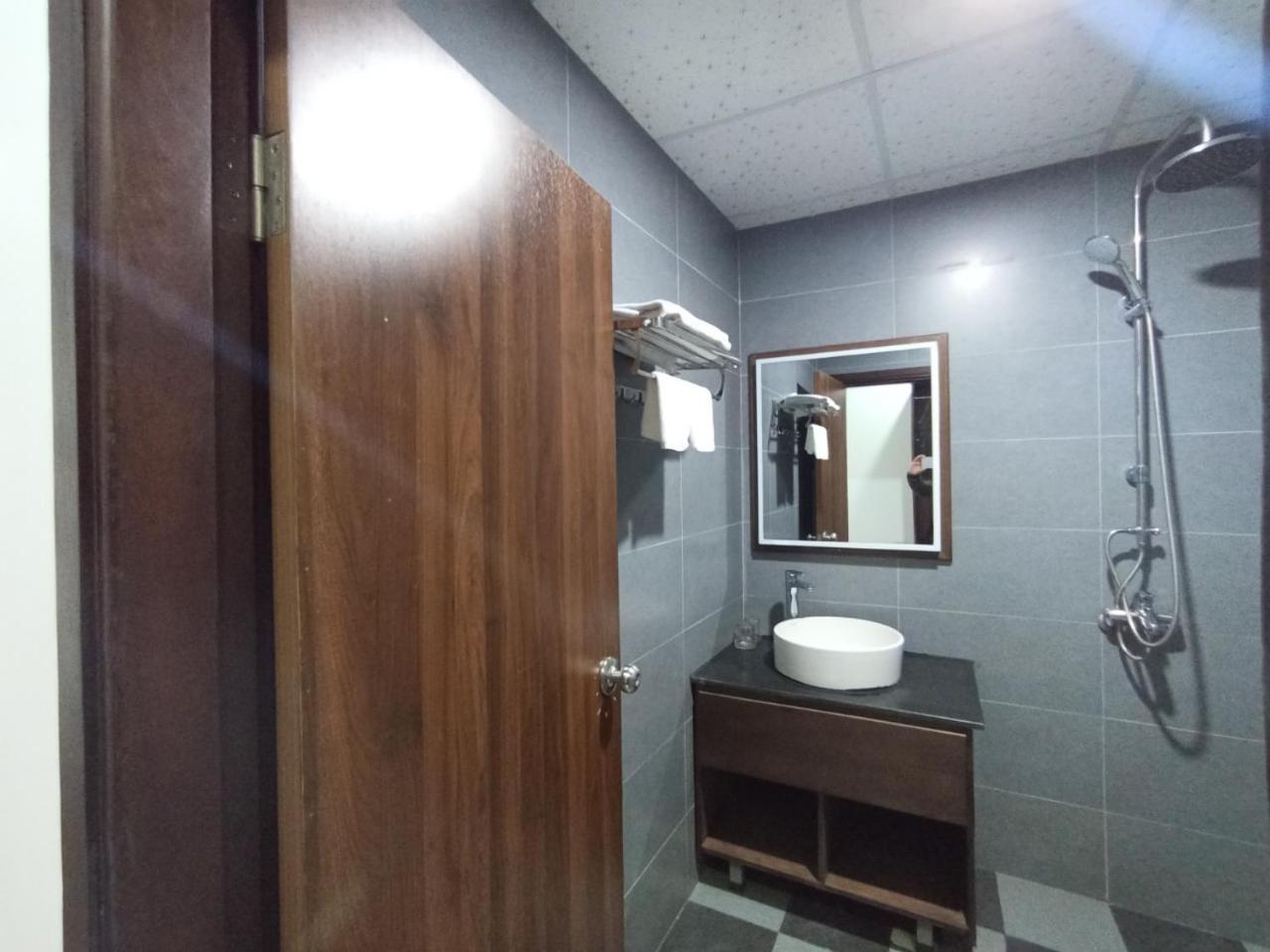 Khach San Huu Nghi Hotel Vinh Ngoại thất bức ảnh